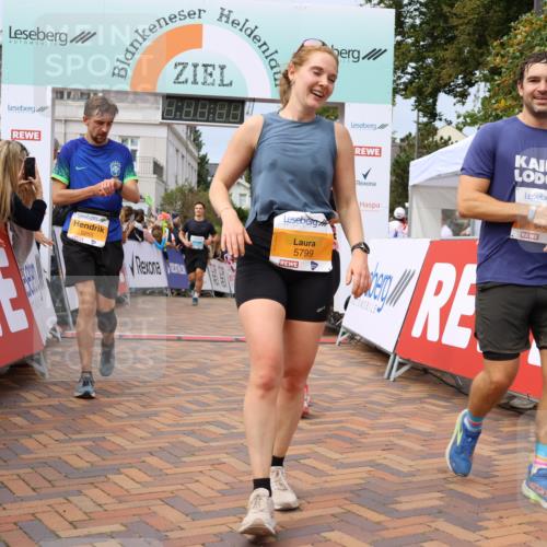 31.08.2025 - 21. Blankeneser Heldenlauf Strokosch-Dieckow http://msf.ph/oto/8695701 31.08.2025 12:30:04 Ziel 5081, 5094, 5800, 5799, 5463, 5470, 4127 meine-sportfotos.de