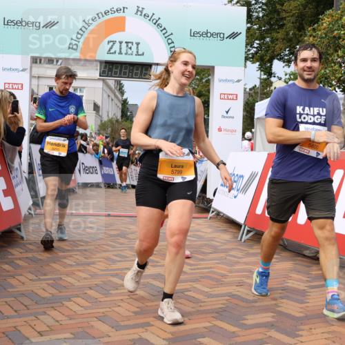 31.08.2025 - 21. Blankeneser Heldenlauf Strokosch-Dieckow http://msf.ph/oto/8695706 31.08.2025 12:30:04 Ziel 5081, 5094, 5800, 5799, 5463, 5470, 4127 meine-sportfotos.de