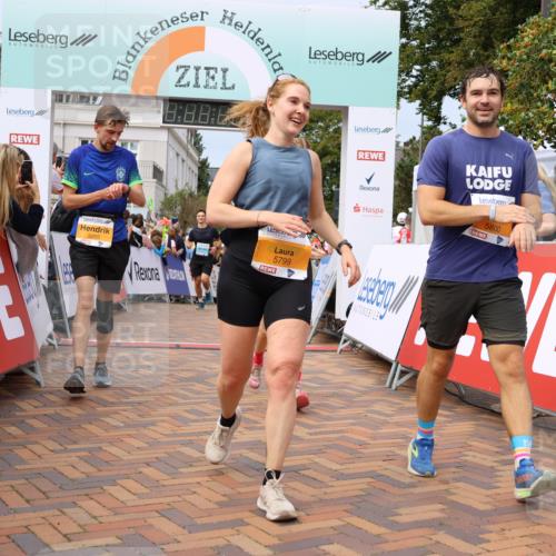 31.08.2025 - 21. Blankeneser Heldenlauf Strokosch-Dieckow http://msf.ph/oto/8695708 31.08.2025 12:30:04 Ziel 5081, 5094, 5800, 5799, 5463, 5470, 4127 meine-sportfotos.de