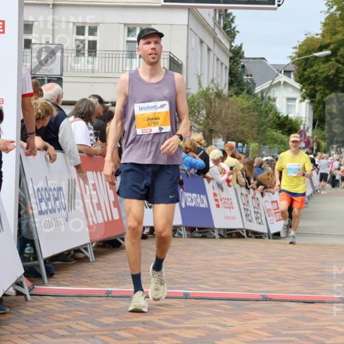 31.08.2025 - 21. Blankeneser Heldenlauf Strokosch-Dieckow http://msf.ph/oto/8695709 31.08.2025 12:25:06 Ziel 5216, 5798, 4431 meine-sportfotos.de
