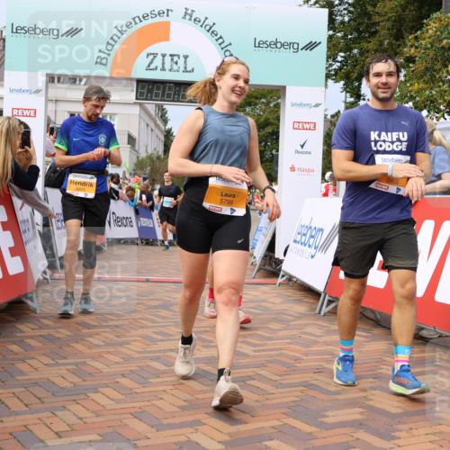 31.08.2025 - 21. Blankeneser Heldenlauf Strokosch-Dieckow http://msf.ph/oto/8695710 31.08.2025 12:30:04 Ziel 5081, 5094, 5800, 5799, 5463, 5470, 4127 meine-sportfotos.de