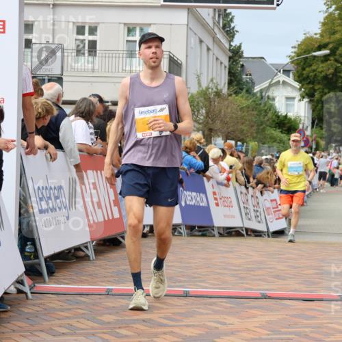 31.08.2025 - 21. Blankeneser Heldenlauf Strokosch-Dieckow http://msf.ph/oto/8695711 31.08.2025 12:25:06 Ziel 5216, 5798, 4431 meine-sportfotos.de