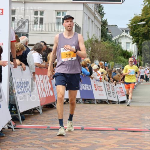 31.08.2025 - 21. Blankeneser Heldenlauf Strokosch-Dieckow http://msf.ph/oto/8695713 31.08.2025 12:25:06 Ziel 5216, 5798, 4431 meine-sportfotos.de