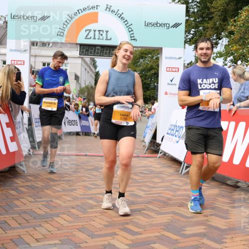31.08.2025 - 21. Blankeneser Heldenlauf Strokosch-Dieckow http://msf.ph/oto/8695714 31.08.2025 12:30:04 Ziel 5081, 5094, 5800, 5799, 5463, 5470, 4127 meine-sportfotos.de