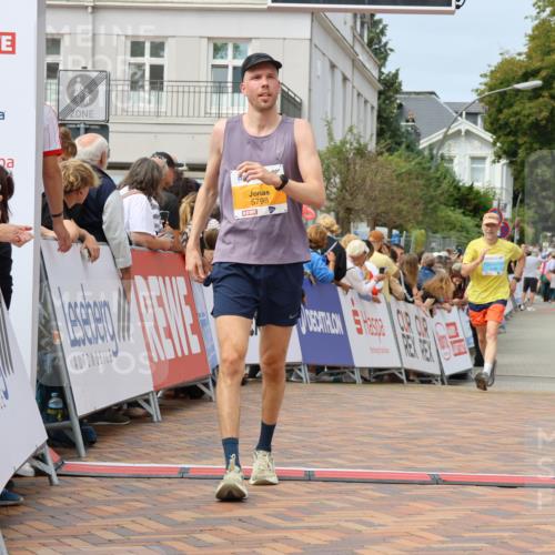 31.08.2025 - 21. Blankeneser Heldenlauf Strokosch-Dieckow http://msf.ph/oto/8695715 31.08.2025 12:25:06 Ziel 5216, 5798, 4431 meine-sportfotos.de