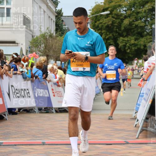 31.08.2025 - 21. Blankeneser Heldenlauf Strokosch-Dieckow http://msf.ph/oto/8695736 31.08.2025 12:24:55 Ziel 5216, 5440, 5745 meine-sportfotos.de
