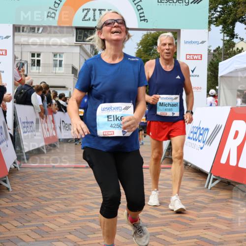 31.08.2025 - 21. Blankeneser Heldenlauf Strokosch-Dieckow http://msf.ph/oto/8695741 31.08.2025 12:29:57 Ziel 5081, 5800, 5799, 5776, 4229, 4250, 4165 meine-sportfotos.de