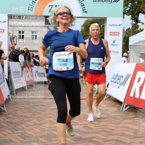 31.08.2025 - 21. Blankeneser Heldenlauf Strokosch-Dieckow http://msf.ph/oto/8695745 31.08.2025 12:29:57 Ziel 5081, 5800, 5799, 5776, 4229, 4250, 4165 meine-sportfotos.de