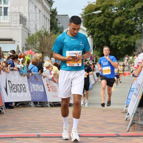 31.08.2025 - 21. Blankeneser Heldenlauf Strokosch-Dieckow http://msf.ph/oto/8695751 31.08.2025 12:24:55 Ziel 5216, 5440, 5745 meine-sportfotos.de