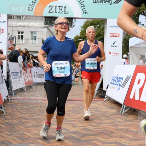 31.08.2025 - 21. Blankeneser Heldenlauf Strokosch-Dieckow http://msf.ph/oto/8695752 31.08.2025 12:29:57 Ziel 5081, 5800, 5799, 5776, 4229, 4250, 4165 meine-sportfotos.de