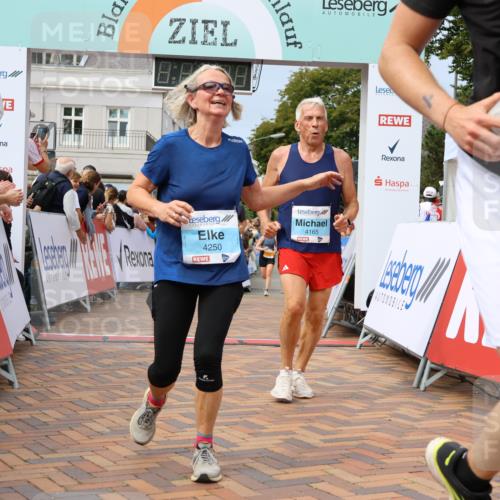 31.08.2025 - 21. Blankeneser Heldenlauf Strokosch-Dieckow http://msf.ph/oto/8695754 31.08.2025 12:29:57 Ziel 5081, 5800, 5799, 5776, 4229, 4250, 4165 meine-sportfotos.de