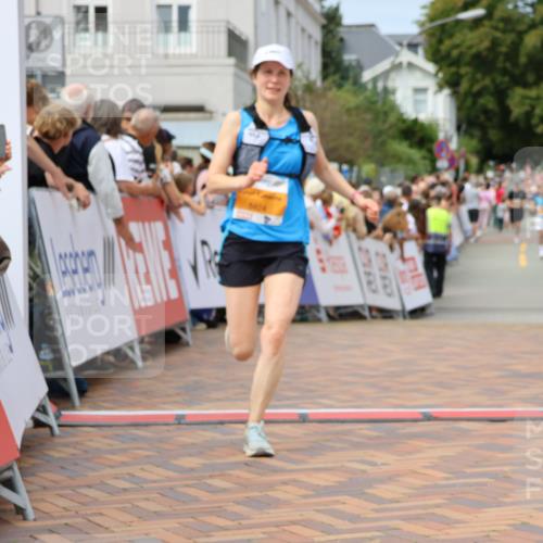 31.08.2025 - 21. Blankeneser Heldenlauf Strokosch-Dieckow http://msf.ph/oto/8695760 31.08.2025 12:24:46 Ziel 5429, 5424, 4246 meine-sportfotos.de
