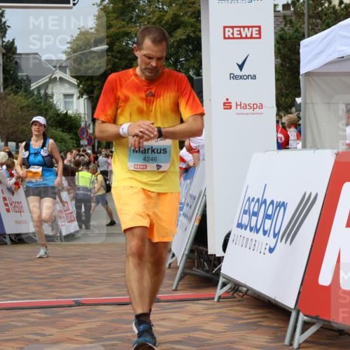 31.08.2025 - 21. Blankeneser Heldenlauf Strokosch-Dieckow http://msf.ph/oto/8695775 31.08.2025 12:24:44 Ziel 5526, 5429, 5424, 4246 meine-sportfotos.de