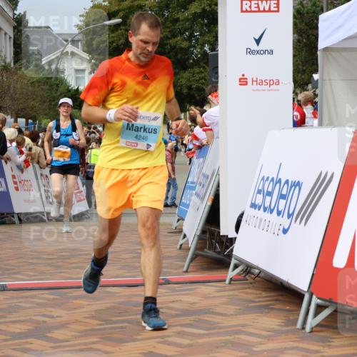 31.08.2025 - 21. Blankeneser Heldenlauf Strokosch-Dieckow http://msf.ph/oto/8695783 31.08.2025 12:24:44 Ziel 5526, 5429, 5424, 4246 meine-sportfotos.de