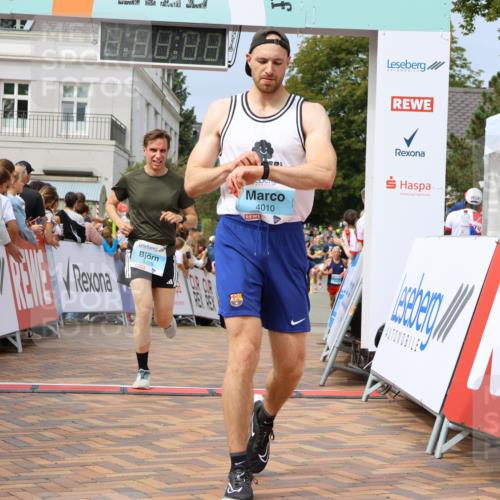 31.08.2025 - 21. Blankeneser Heldenlauf Strokosch-Dieckow http://msf.ph/oto/8695786 31.08.2025 12:29:49 Ziel 5786, 4015, 4229, 4010 meine-sportfotos.de