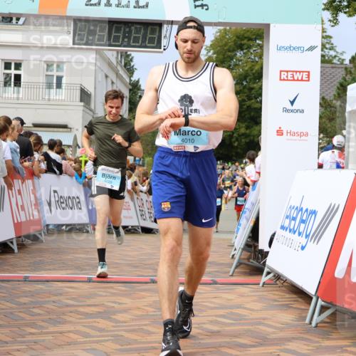 31.08.2025 - 21. Blankeneser Heldenlauf Strokosch-Dieckow http://msf.ph/oto/8695788 31.08.2025 12:29:49 Ziel 5786, 4015, 4229, 4010 meine-sportfotos.de