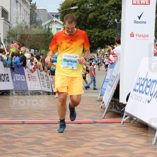 31.08.2025 - 21. Blankeneser Heldenlauf Strokosch-Dieckow http://msf.ph/oto/8695791 31.08.2025 12:24:44 Ziel 5526, 5429, 5424, 4246 meine-sportfotos.de