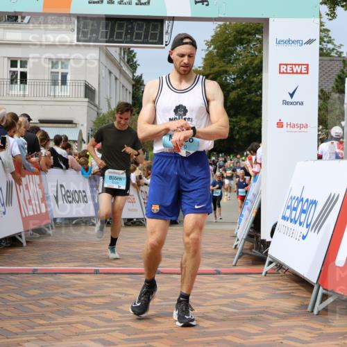 31.08.2025 - 21. Blankeneser Heldenlauf Strokosch-Dieckow http://msf.ph/oto/8695795 31.08.2025 12:29:49 Ziel 5786, 4015, 4229, 4010 meine-sportfotos.de