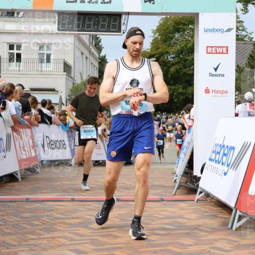 31.08.2025 - 21. Blankeneser Heldenlauf Strokosch-Dieckow http://msf.ph/oto/8695797 31.08.2025 12:29:49 Ziel 5786, 4015, 4229, 4010 meine-sportfotos.de