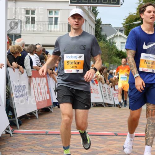 31.08.2025 - 21. Blankeneser Heldenlauf Strokosch-Dieckow http://msf.ph/oto/8695800 31.08.2025 12:24:40 Ziel 5526, 5429, 5456, 4246 meine-sportfotos.de