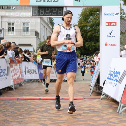 31.08.2025 - 21. Blankeneser Heldenlauf Strokosch-Dieckow http://msf.ph/oto/8695801 31.08.2025 12:29:49 Ziel 5786, 4015, 4229, 4010 meine-sportfotos.de