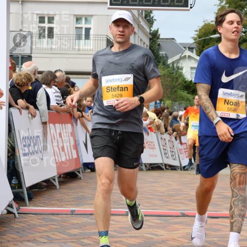 31.08.2025 - 21. Blankeneser Heldenlauf Strokosch-Dieckow http://msf.ph/oto/8695802 31.08.2025 12:24:40 Ziel 5526, 5429, 5456, 4246 meine-sportfotos.de