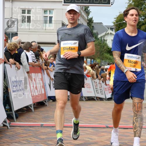 31.08.2025 - 21. Blankeneser Heldenlauf Strokosch-Dieckow http://msf.ph/oto/8695804 31.08.2025 12:24:40 Ziel 5526, 5429, 5456, 4246 meine-sportfotos.de