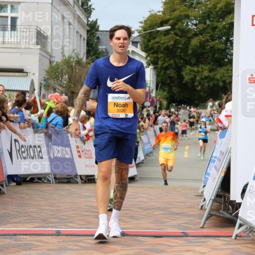 31.08.2025 - 21. Blankeneser Heldenlauf Strokosch-Dieckow http://msf.ph/oto/8695823 31.08.2025 12:24:38 Ziel 5526, 5429, 5456 meine-sportfotos.de