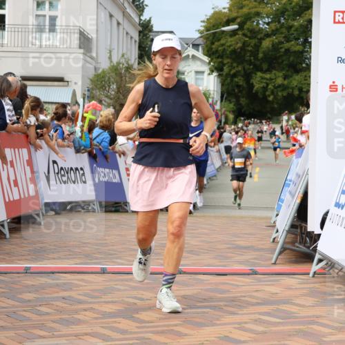 31.08.2025 - 21. Blankeneser Heldenlauf Strokosch-Dieckow http://msf.ph/oto/8695844 31.08.2025 12:24:34 Ziel 5526, 5456, 4235 meine-sportfotos.de
