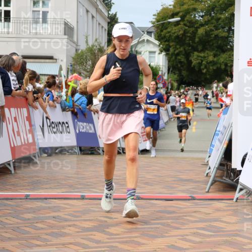 31.08.2025 - 21. Blankeneser Heldenlauf Strokosch-Dieckow http://msf.ph/oto/8695848 31.08.2025 12:24:34 Ziel 5526, 5456, 4235 meine-sportfotos.de