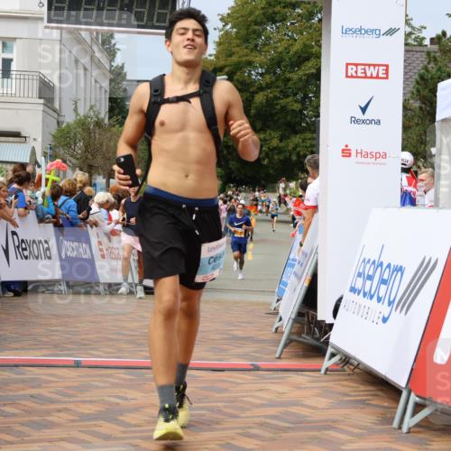 31.08.2025 - 21. Blankeneser Heldenlauf Strokosch-Dieckow http://msf.ph/oto/8695850 31.08.2025 12:24:30 Ziel 5456, 4235, 4071 meine-sportfotos.de