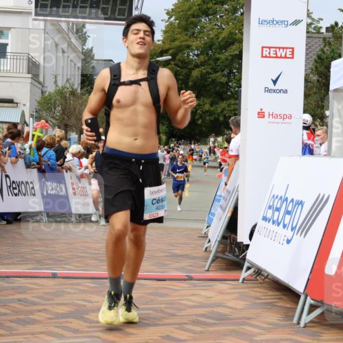 31.08.2025 - 21. Blankeneser Heldenlauf Strokosch-Dieckow http://msf.ph/oto/8695851 31.08.2025 12:24:30 Ziel 5456, 4235, 4071 meine-sportfotos.de