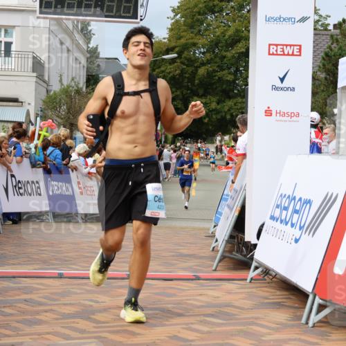 31.08.2025 - 21. Blankeneser Heldenlauf Strokosch-Dieckow http://msf.ph/oto/8695855 31.08.2025 12:24:30 Ziel 5456, 4235, 4071 meine-sportfotos.de