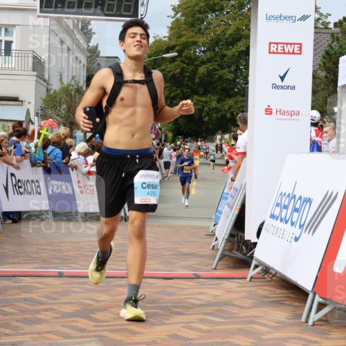 31.08.2025 - 21. Blankeneser Heldenlauf Strokosch-Dieckow http://msf.ph/oto/8695858 31.08.2025 12:24:30 Ziel 5456, 4235, 4071 meine-sportfotos.de