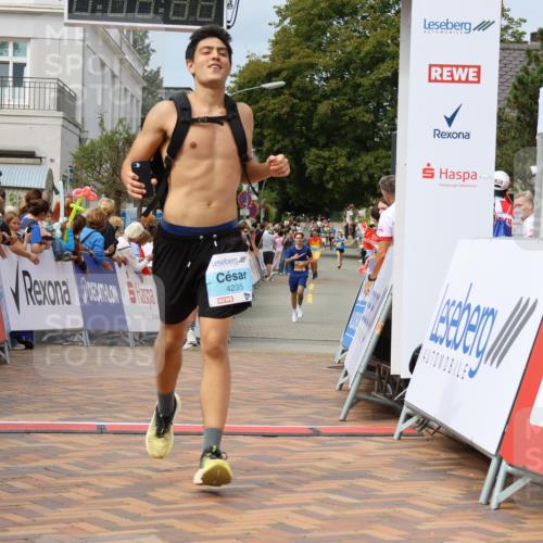 31.08.2025 - 21. Blankeneser Heldenlauf Strokosch-Dieckow http://msf.ph/oto/8695860 31.08.2025 12:24:30 Ziel 5456, 4235, 4071 meine-sportfotos.de