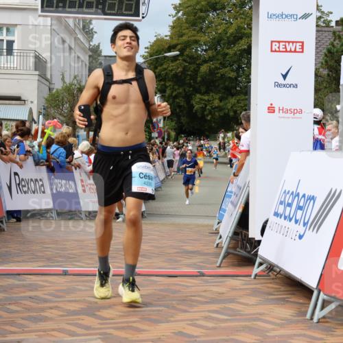 31.08.2025 - 21. Blankeneser Heldenlauf Strokosch-Dieckow http://msf.ph/oto/8695862 31.08.2025 12:24:30 Ziel 5456, 4235, 4071 meine-sportfotos.de
