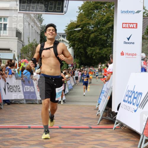 31.08.2025 - 21. Blankeneser Heldenlauf Strokosch-Dieckow http://msf.ph/oto/8695868 31.08.2025 12:24:29 Ziel 5456, 4235, 4071 meine-sportfotos.de
