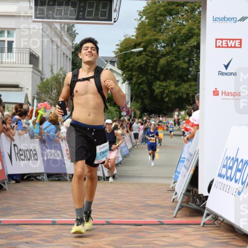 31.08.2025 - 21. Blankeneser Heldenlauf Strokosch-Dieckow http://msf.ph/oto/8695872 31.08.2025 12:24:29 Ziel 5456, 4235, 4071 meine-sportfotos.de