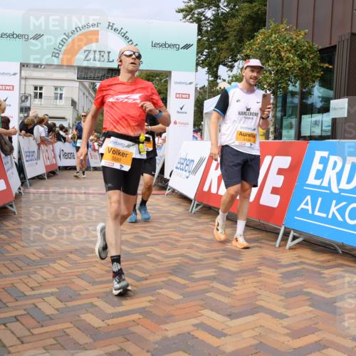 31.08.2025 - 21. Blankeneser Heldenlauf Strokosch-Dieckow http://msf.ph/oto/8695885 31.08.2025 12:29:25 Ziel 5148, 5149, 5633, 5632, 5478, 5671, 5774, 5582, 5255, 4182, 4005 meine-sportfotos.de