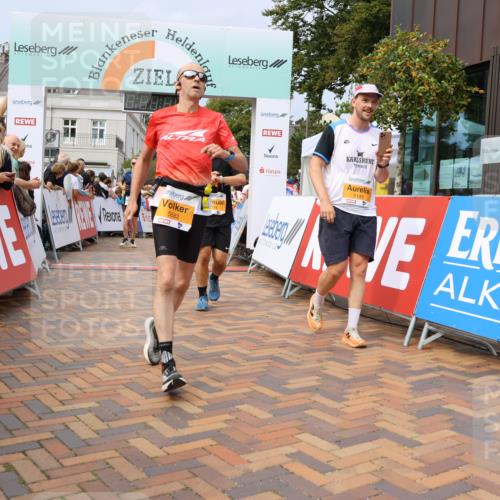 31.08.2025 - 21. Blankeneser Heldenlauf Strokosch-Dieckow http://msf.ph/oto/8695887 31.08.2025 12:29:25 Ziel 5148, 5149, 5633, 5632, 5478, 5671, 5774, 5582, 5255, 4182, 4005 meine-sportfotos.de