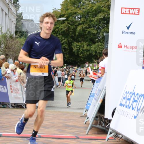 31.08.2025 - 21. Blankeneser Heldenlauf Strokosch-Dieckow http://msf.ph/oto/8695922 31.08.2025 12:24:13 Ziel 5398, 5239, 5773, 4420 meine-sportfotos.de