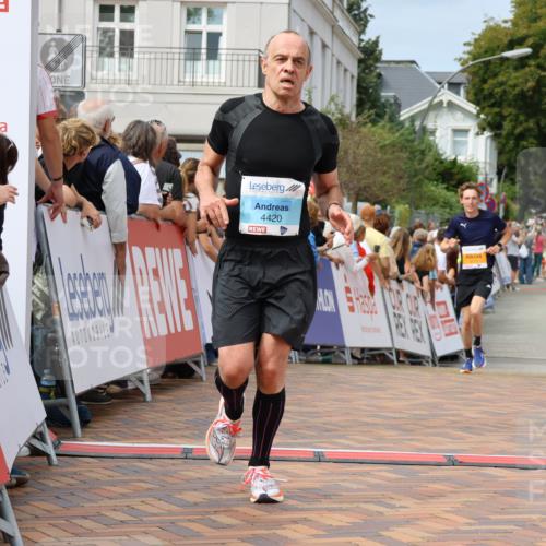 31.08.2025 - 21. Blankeneser Heldenlauf Strokosch-Dieckow http://msf.ph/oto/8695934 31.08.2025 12:24:09 Ziel 5811, 5239, 5773, 4420 meine-sportfotos.de