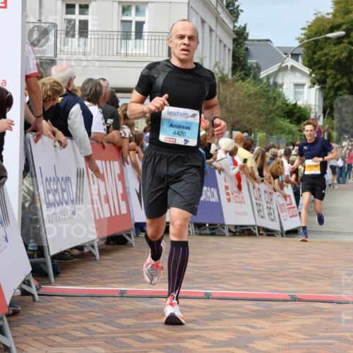 31.08.2025 - 21. Blankeneser Heldenlauf Strokosch-Dieckow http://msf.ph/oto/8695939 31.08.2025 12:24:09 Ziel 5811, 5239, 5773, 4420 meine-sportfotos.de