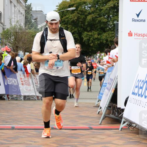 31.08.2025 - 21. Blankeneser Heldenlauf Strokosch-Dieckow http://msf.ph/oto/8695942 31.08.2025 12:29:11 Ziel 5238, 5460, 4106 meine-sportfotos.de