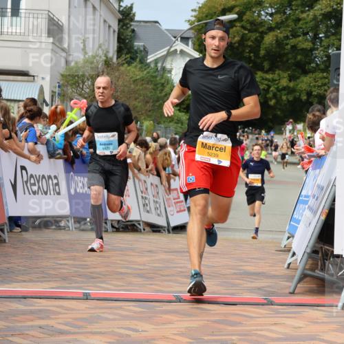 31.08.2025 - 21. Blankeneser Heldenlauf Strokosch-Dieckow http://msf.ph/oto/8695944 31.08.2025 12:24:08 Ziel 5811, 5239, 5773, 4420 meine-sportfotos.de
