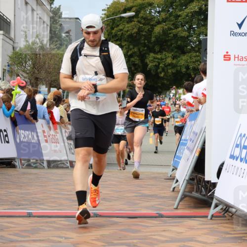 31.08.2025 - 21. Blankeneser Heldenlauf Strokosch-Dieckow http://msf.ph/oto/8695947 31.08.2025 12:29:11 Ziel 5238, 5460, 4106 meine-sportfotos.de