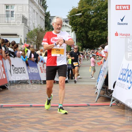 31.08.2025 - 21. Blankeneser Heldenlauf Strokosch-Dieckow http://msf.ph/oto/8695990 31.08.2025 12:28:53 Ziel 5389, 5509, 5794, 5658, 5627, 5560 meine-sportfotos.de