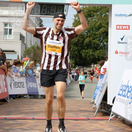 31.08.2025 - 21. Blankeneser Heldenlauf Strokosch-Dieckow http://msf.ph/oto/8695993 31.08.2025 12:23:57 Ziel 5811, 5242 meine-sportfotos.de