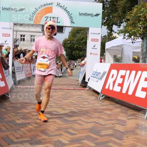 31.08.2025 - 21. Blankeneser Heldenlauf Strokosch-Dieckow http://msf.ph/oto/8696017 31.08.2025 12:23:49 Ziel 5367, 5366, 5420, 4097 meine-sportfotos.de