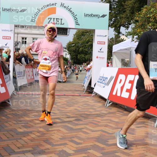 31.08.2025 - 21. Blankeneser Heldenlauf Strokosch-Dieckow http://msf.ph/oto/8696026 31.08.2025 12:23:49 Ziel 5367, 5366, 5420, 4097 meine-sportfotos.de